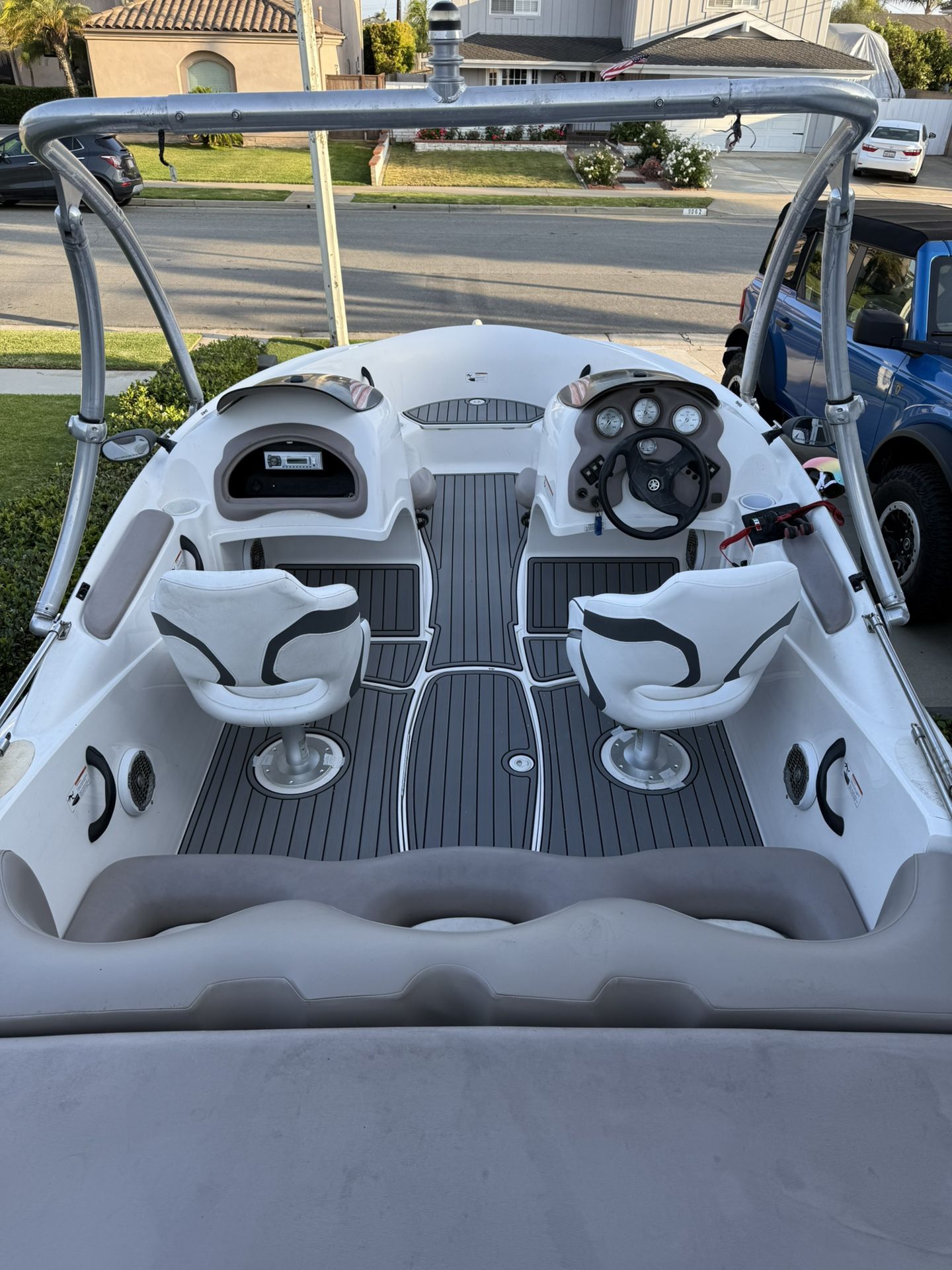 2000 YAMAHA LS2000