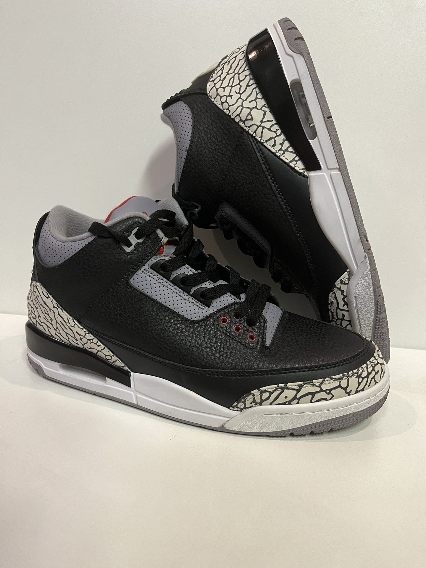 JORDAN 3 BLACK CEMENT SIZE 10 *MESSAGE BEFORE BUYING*