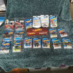 Hot Wheels TH Die Cast Car Collection w/ 13 Treasure Hunts 