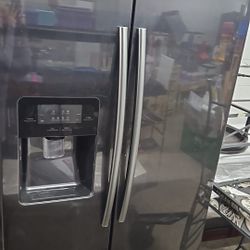 Samsung Refrigerator - Black