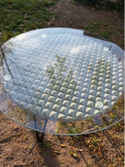 Table quartz pyramid custom