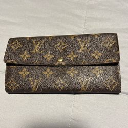 Authentic Louis Vuitton Sarah Wallet