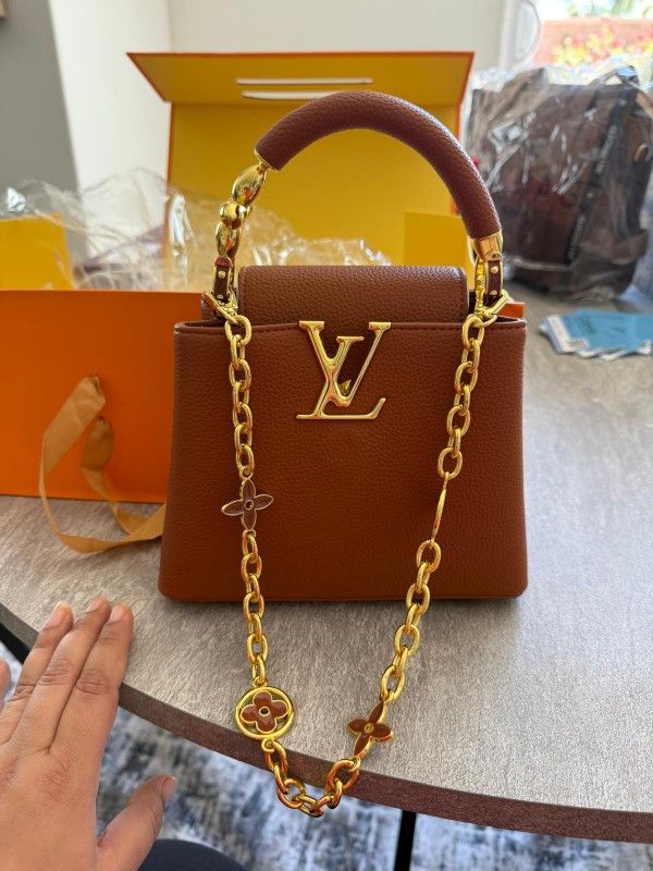 Fashionable Purse 