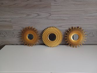 2 Sets Of Wall Designs Good Condition 