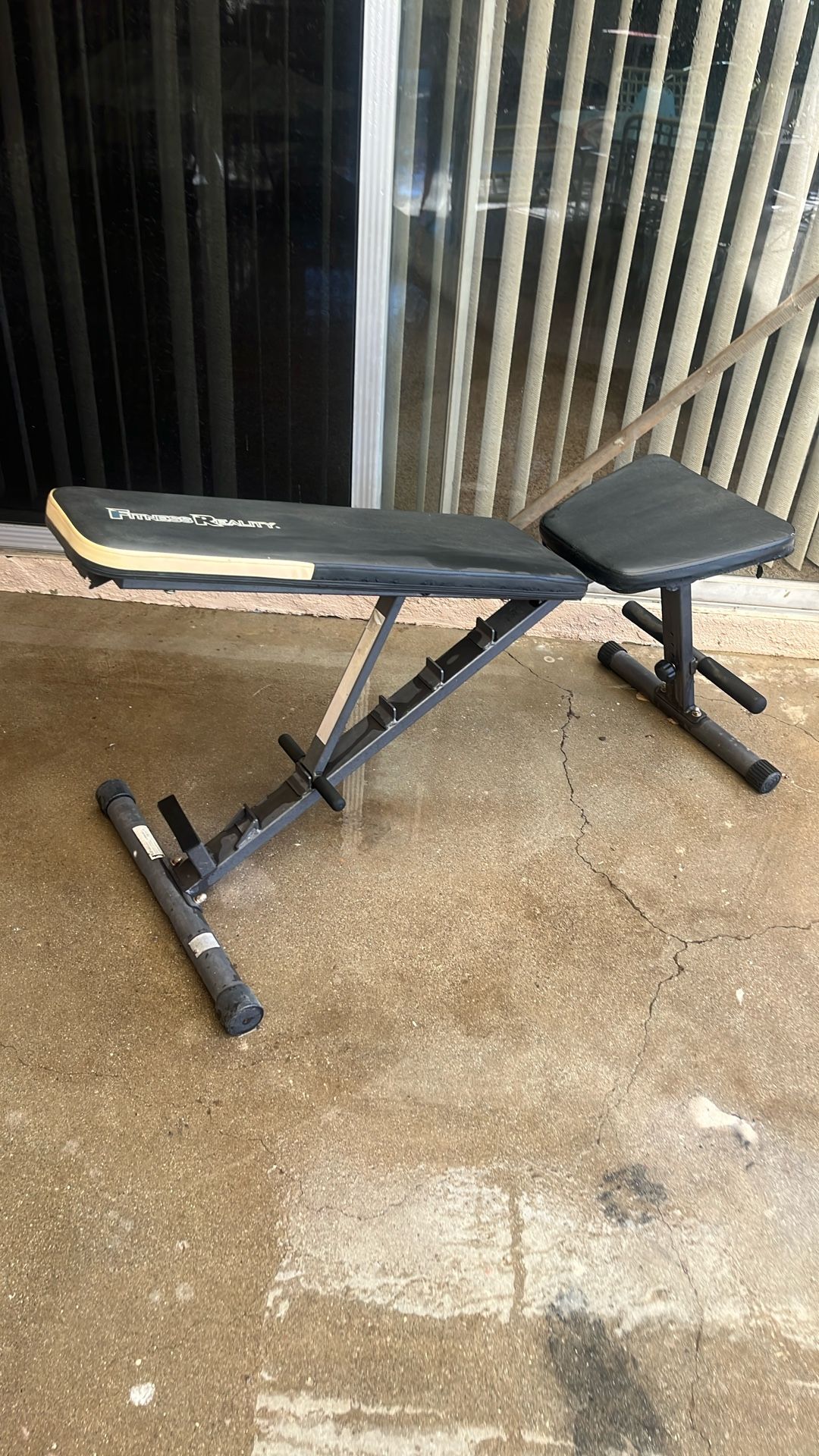 Fitness reality, weight bench