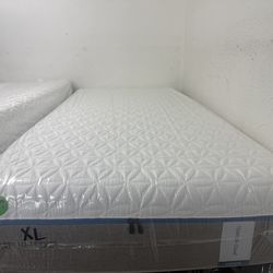 TWIN XL TEMPURPEDIC CLOUD SUPREME MATTRESS & BOX SPRING BED SET