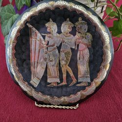 Echoes of the Nile: Handcrafted Egyptian Musicians Brass Plate – A Timeless Harmony