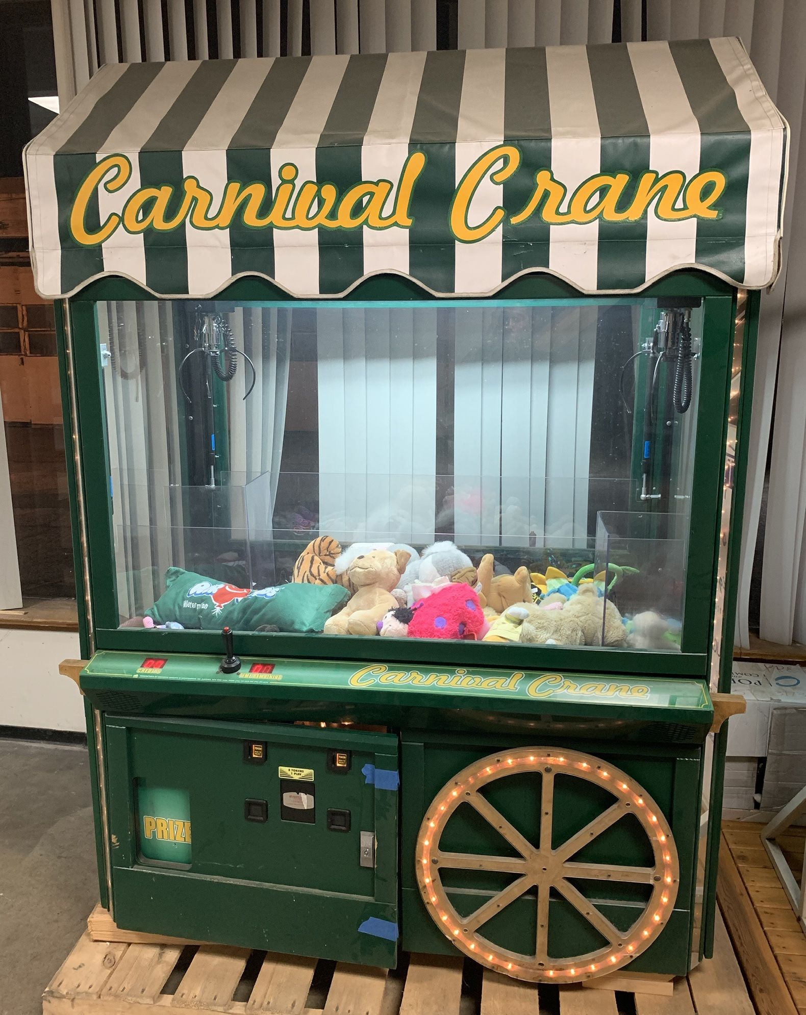 Arcade Crane Game with Dual Claws
