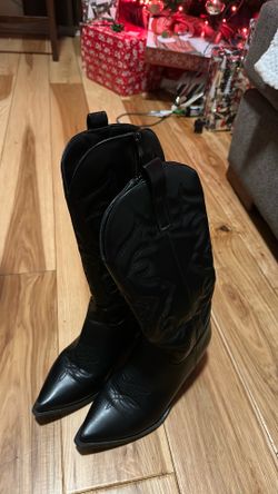 Botas Vaqueras De Mujer Semi Muevas 7.5 Y 8 $15 Cada Par Each 