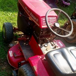 1986 WheelHorse 417-A (Last Model Produced B4 TORO Buyout) Lawn Tractor w/hydraulics 