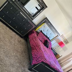 4 Queen Piece Bedroom Set