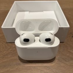Apple AirPods & Charging Case