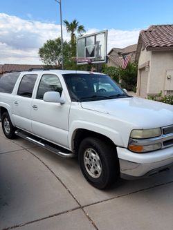 2004 Chevrolet Surburban 1500 LS 4WD - Reliable 5.3L Vortex V8 - 3 - Row Seating