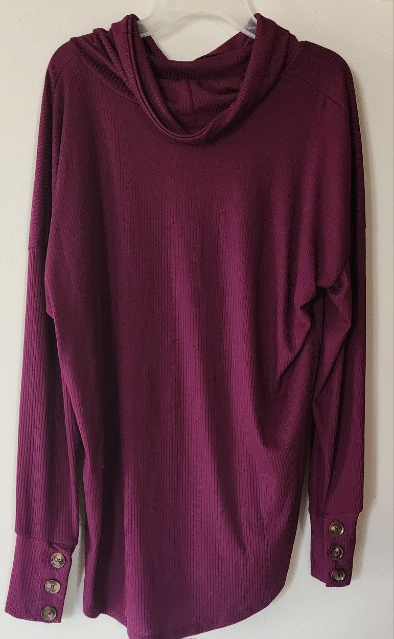 LULAROE LARGE BUTTON SLEEVE WOMANS TOP