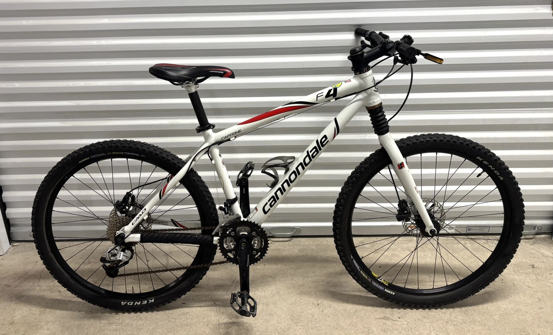 2009 Cannondale F4 Caffeine 17” M Frame Size. Excellent Condition!