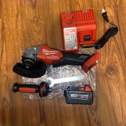 (1) Milwaukee M18 Fuel Brushless oscillation Multi Tool (2836-20) (1) M18 5.0 Ah battery (48-11-1850) & M12/M18 Charger