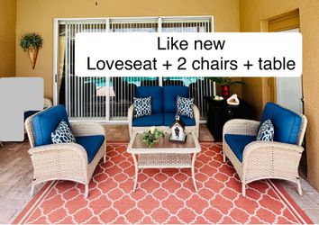 Like New, 4 pc Outdoor Patio Furniture Conversation Set : Loveseat, 2 Chairs and coffee table