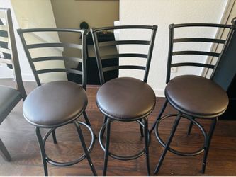 Set Of 3 New 3 Barstools For Sale