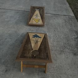 2 Cornholes