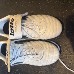 Lotto studio OG 7.5 mens fits a size 8 Nike