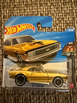 Hot Wheel 67 Camaro Gold short card