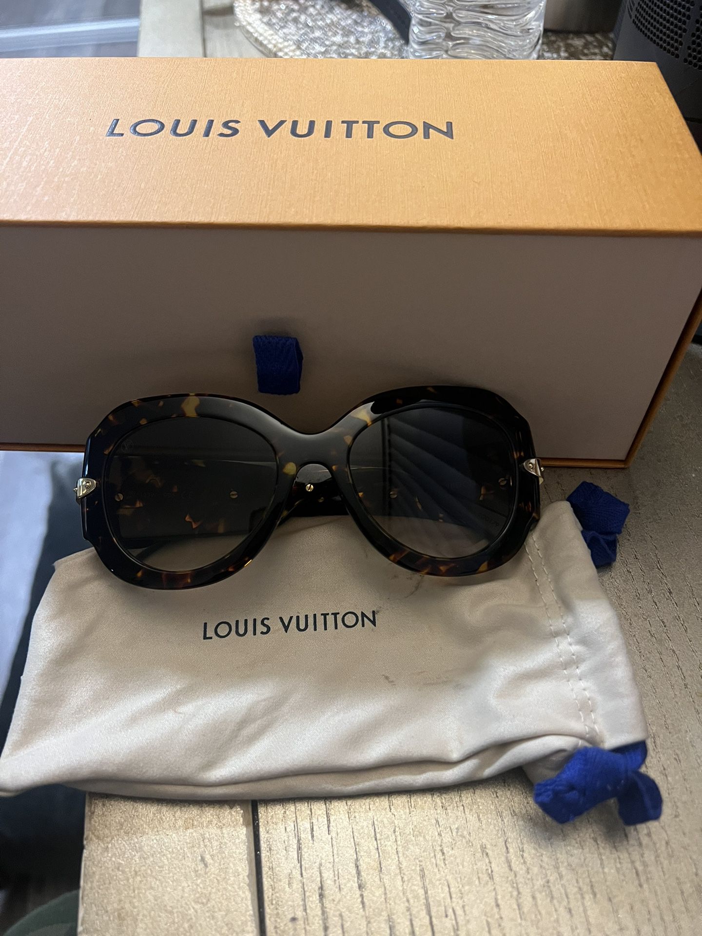 Authentic Louis Vuitton Women's sunglasses for Sale in Norwalk, CA - OfferUp