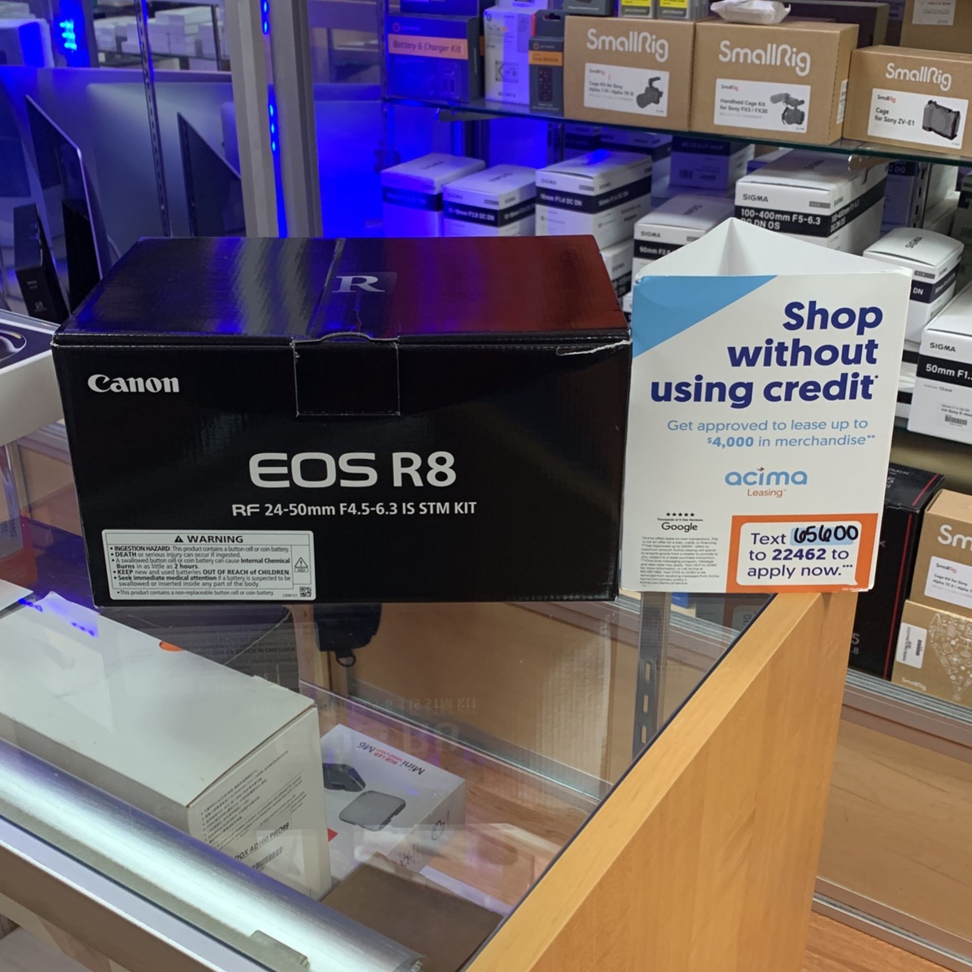 Canon EOS R8 Kit With RF 24-50mm Lens