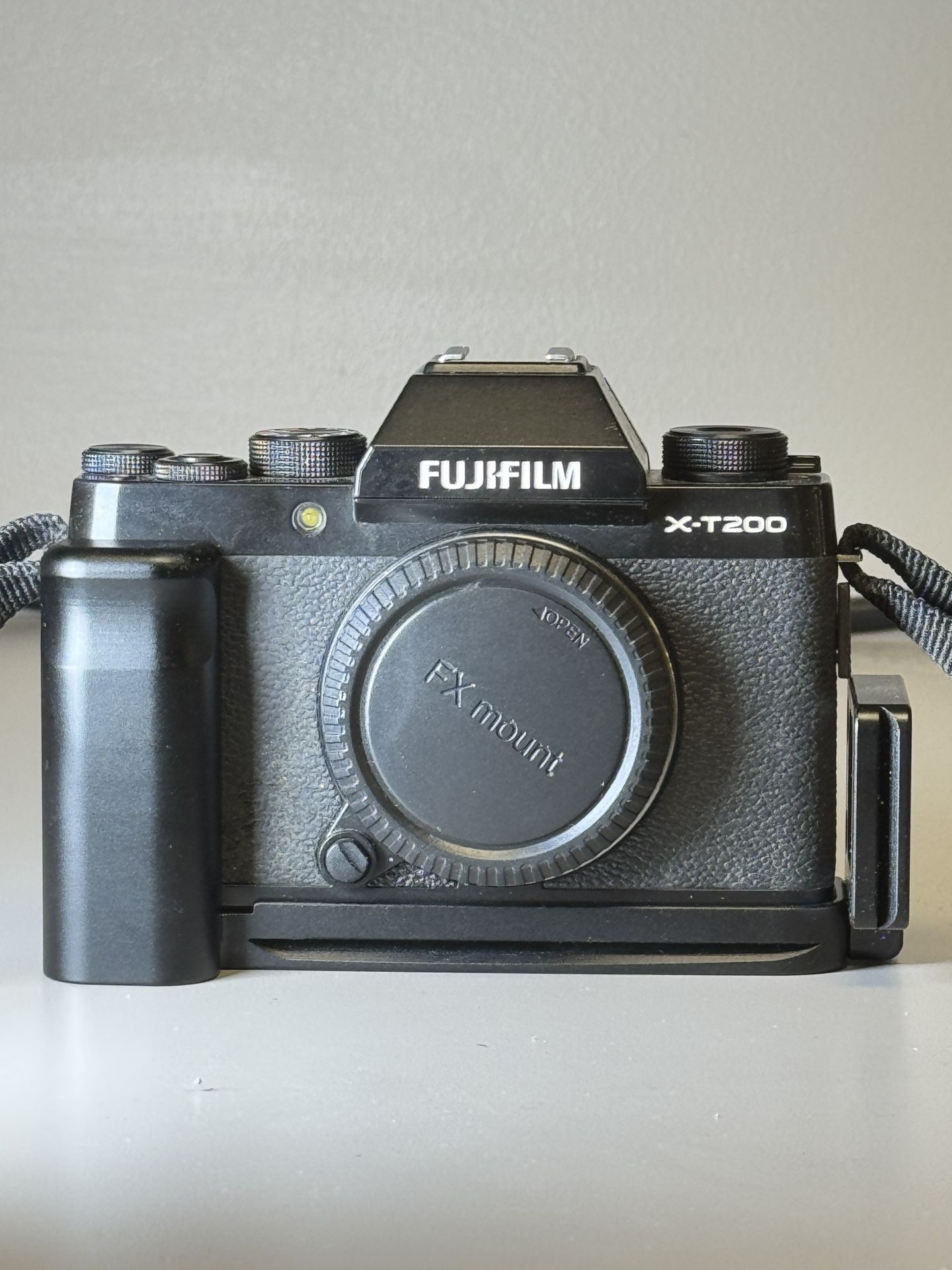 Fujifilm X-T200 24.2MP Digital SLR DSLR Camera