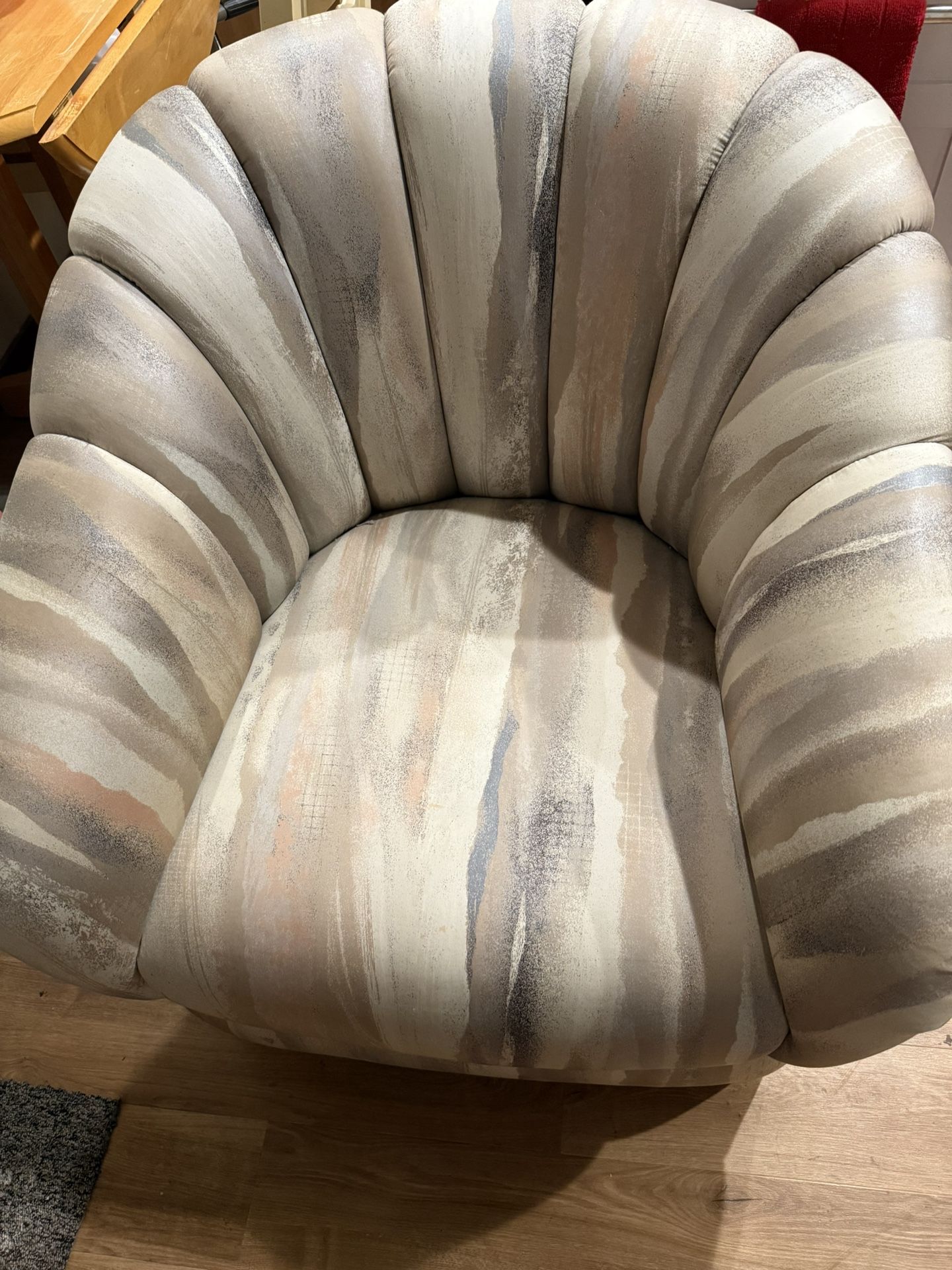 🌟 Vintage Swivel Accent Chair – Comfortable, Stylish, and Unique Pattern 🌟