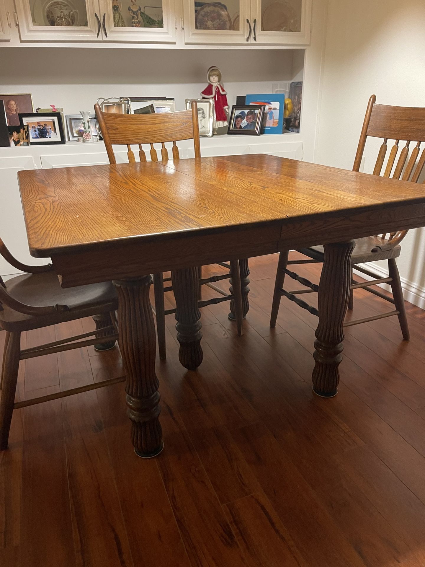 Antique Tiger Wood Dining Table With 4  Chairs
