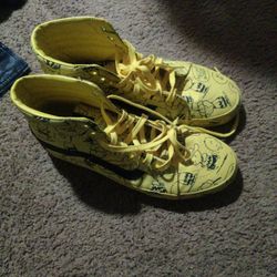 Charlie Brown Size 11 Shoes
