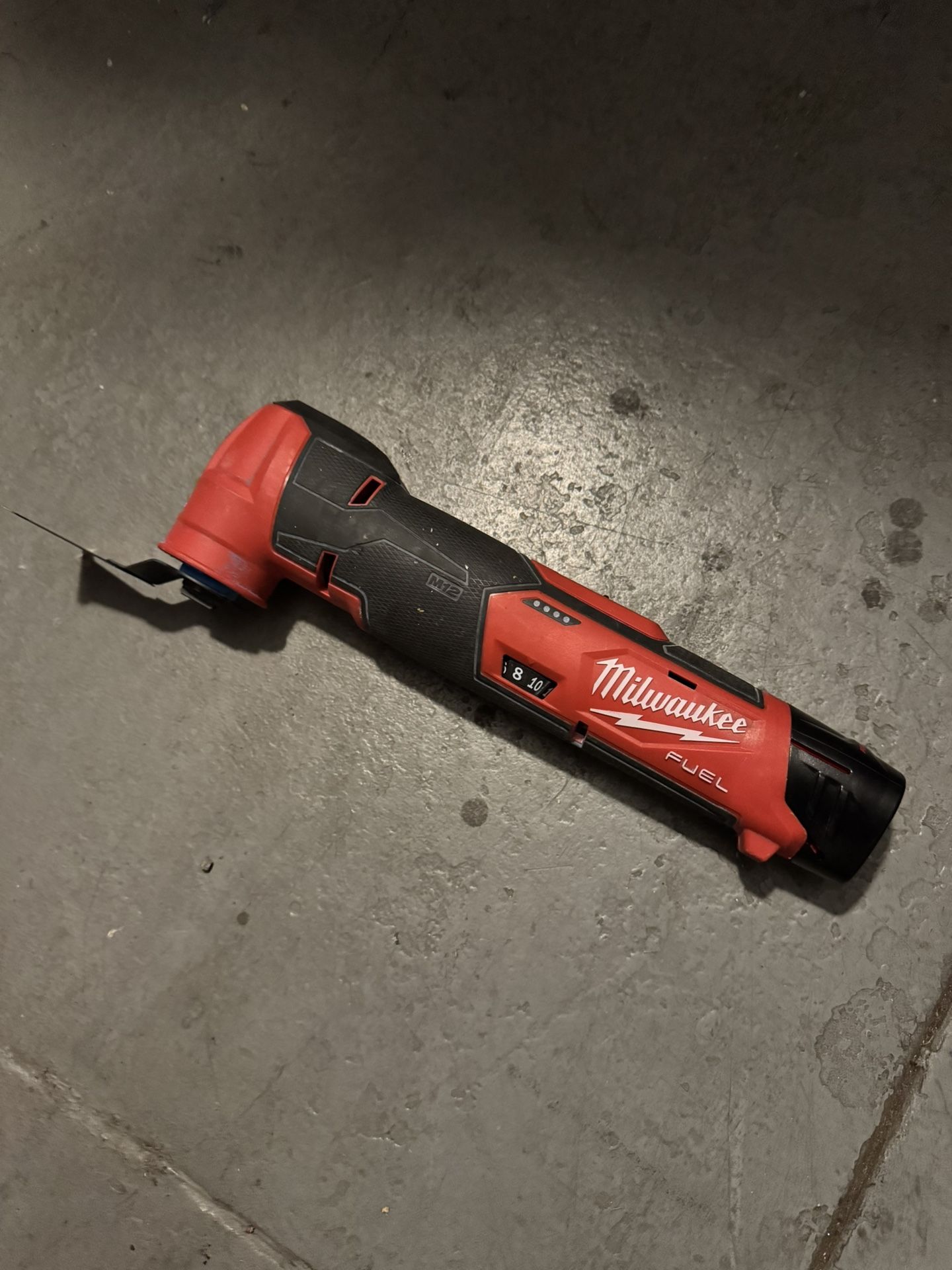 Milwaukee M12 Multi Tool Saw With 2.0ah Battery