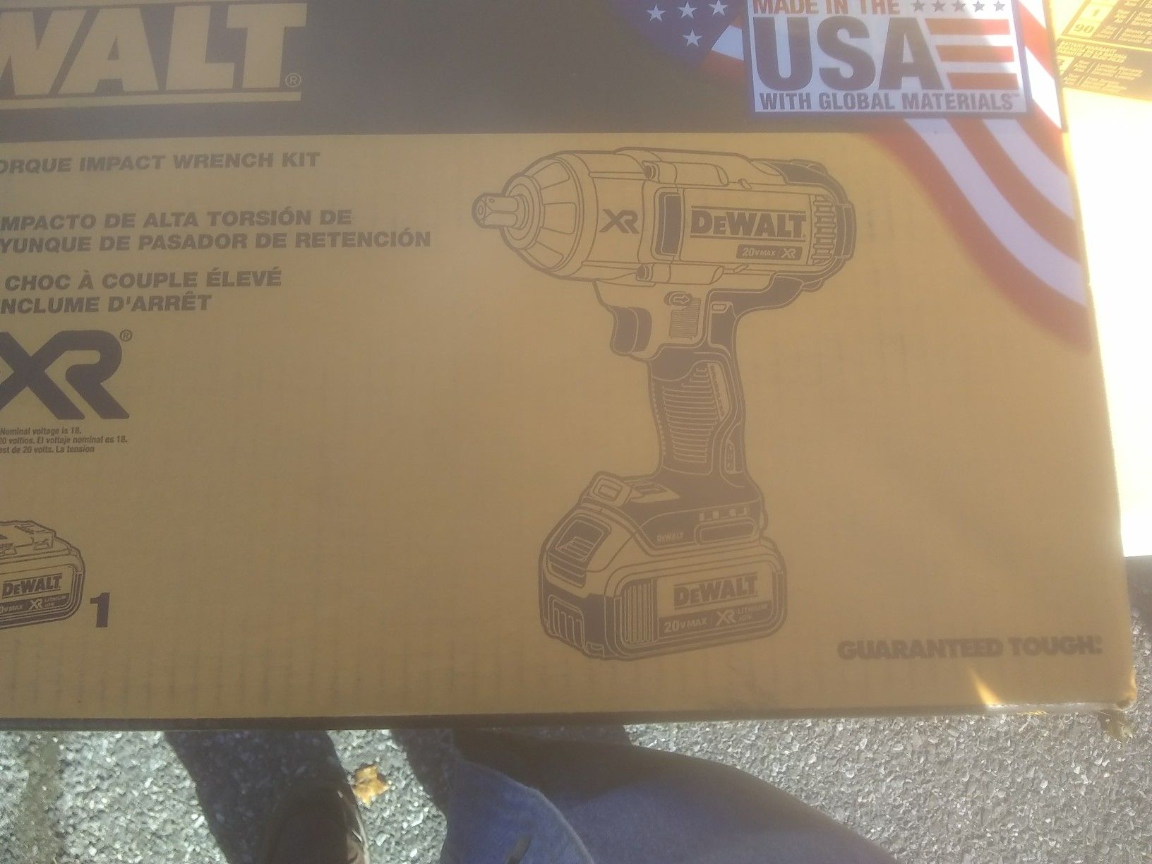 Brand New DeWalt 20v brushless impact wrench kit