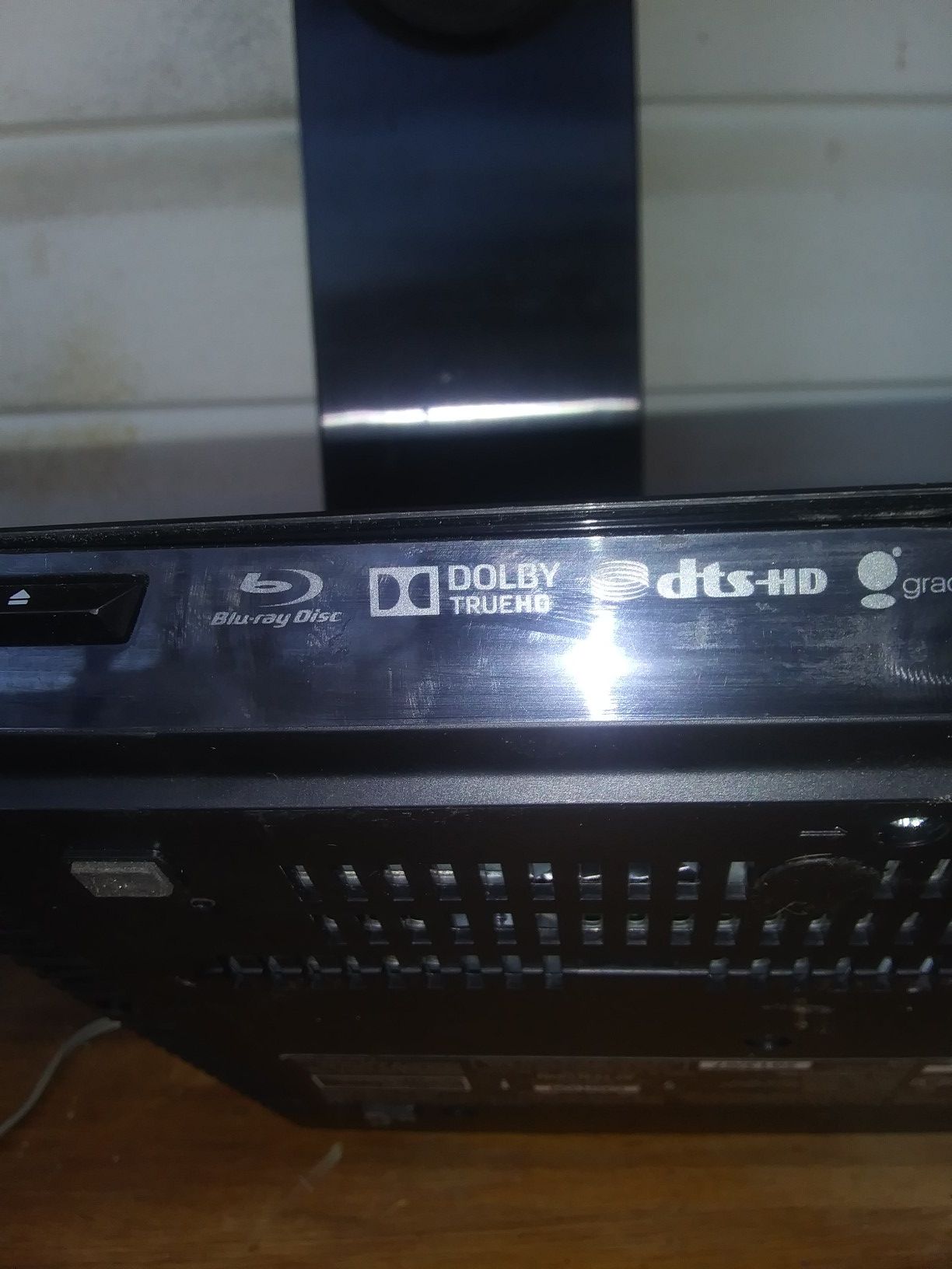 Sony sounds bar.sony dolby blue ray DVD player and a mini dvd play and 2 Sony speakers