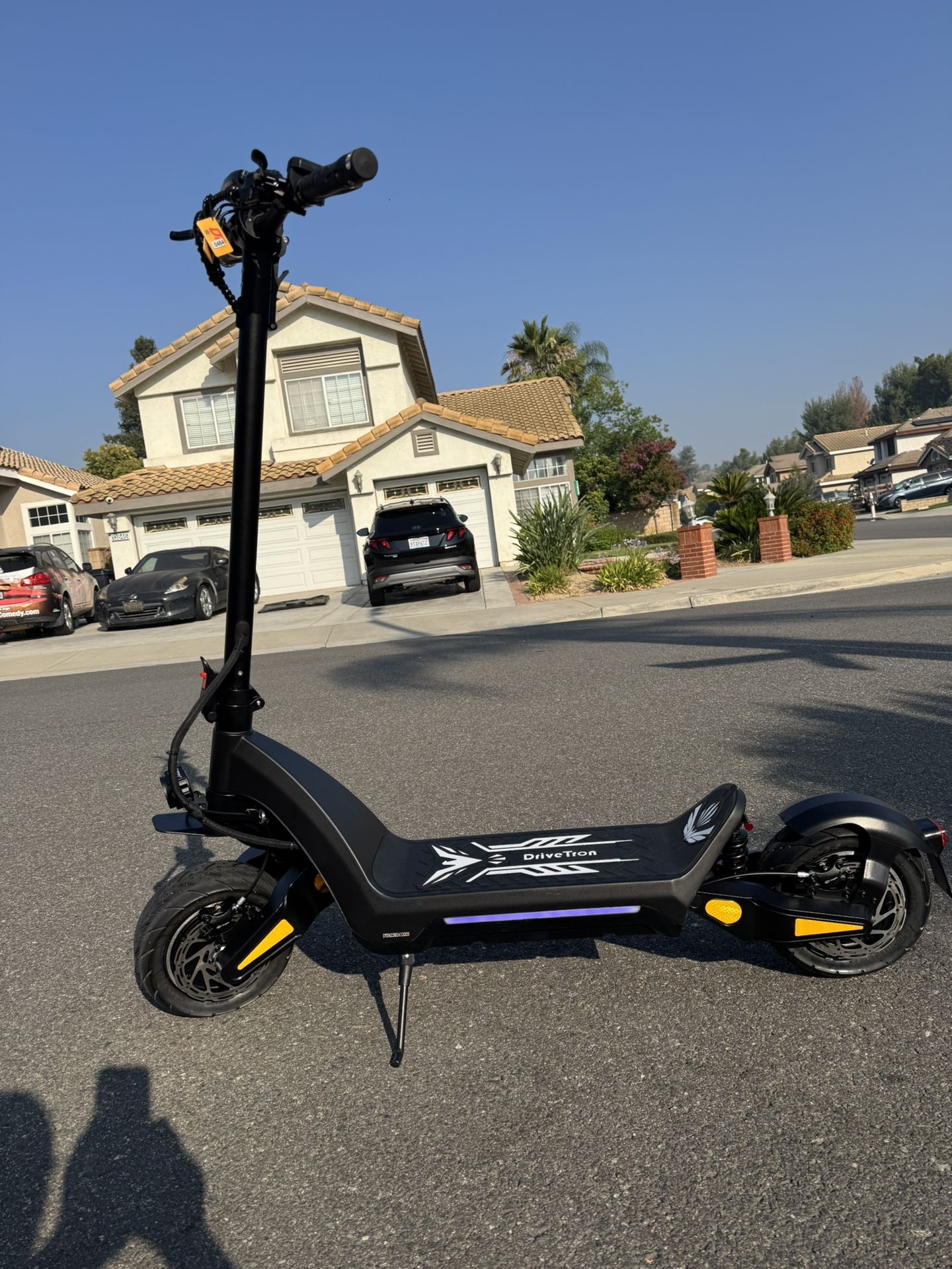 Dual-motor dual-battery high-speed electric scooter