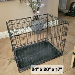 Metal dog crate. Small two medium size dog. See photos for measurement.