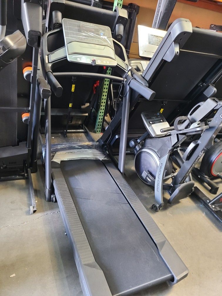 Proform Carbon TL Treadmill 10% incline 10mph max speed 330$