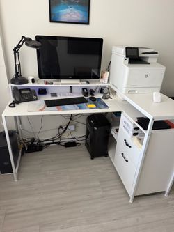 Computer desk with drawers (corner)