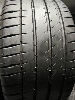 Tengo esta llanta 285/35ZR20 104Y EXTRA LOAD MICHELIN PILT SPORT 4S