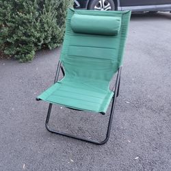 folding chairs (set of 4)