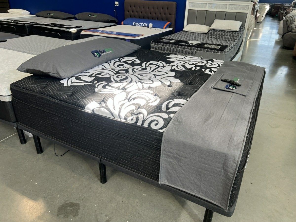 Queen Mattress Clearance 30%-70% s. s going fast!