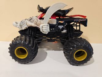 Monster Jam Hot Wheels 1:24 scale Pirates Curse monster truck