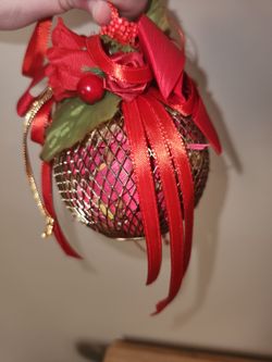 Lot of 8 ornaments/decorations