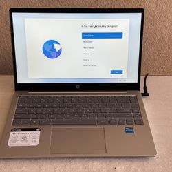 BRAND NEW HP 14 LAPTOP MINT CONDITION ORIGINAL BOX INCLUDED! OBO!