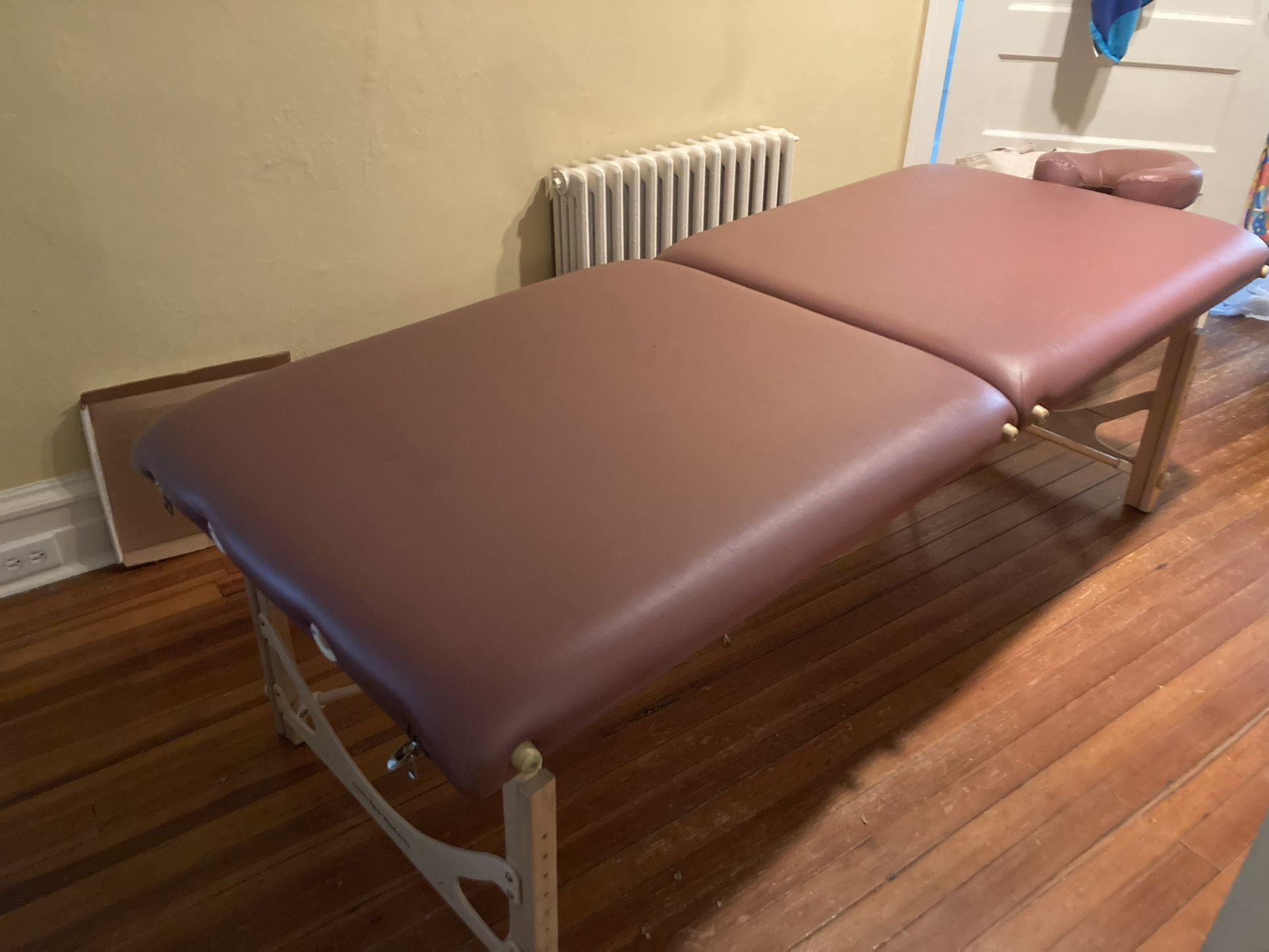 GOLDEN RATIO MASSAGE TABLE