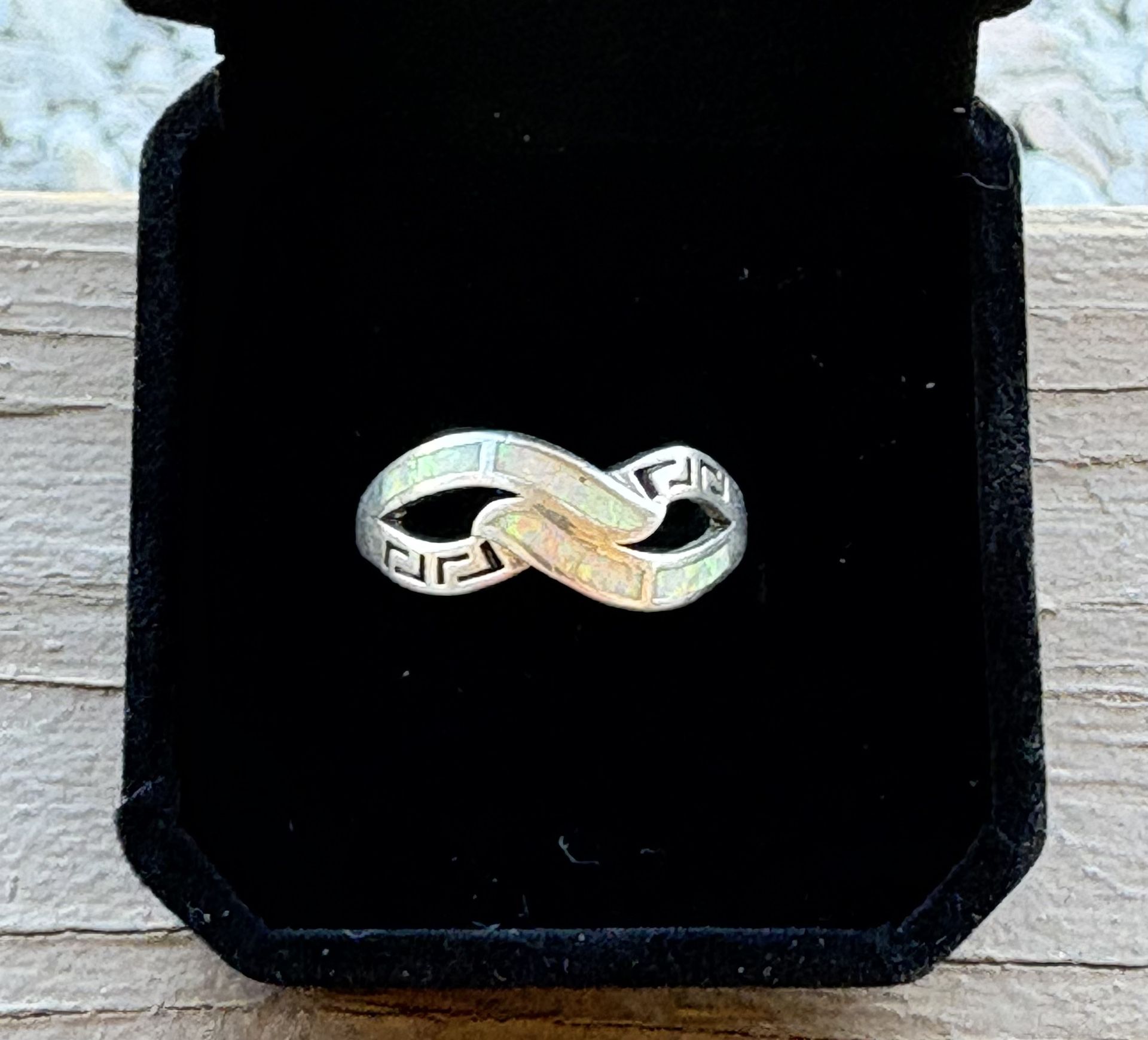Nice Unique Vintage Sterling Silver .925 Opal Artisan Ring Size 7.5