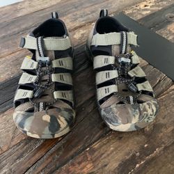 Keen Sandals Size 4 Youth 