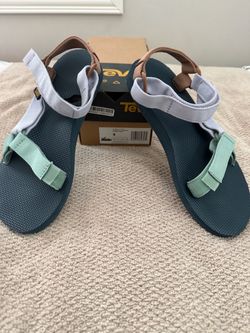 Used  Women Teva size 9