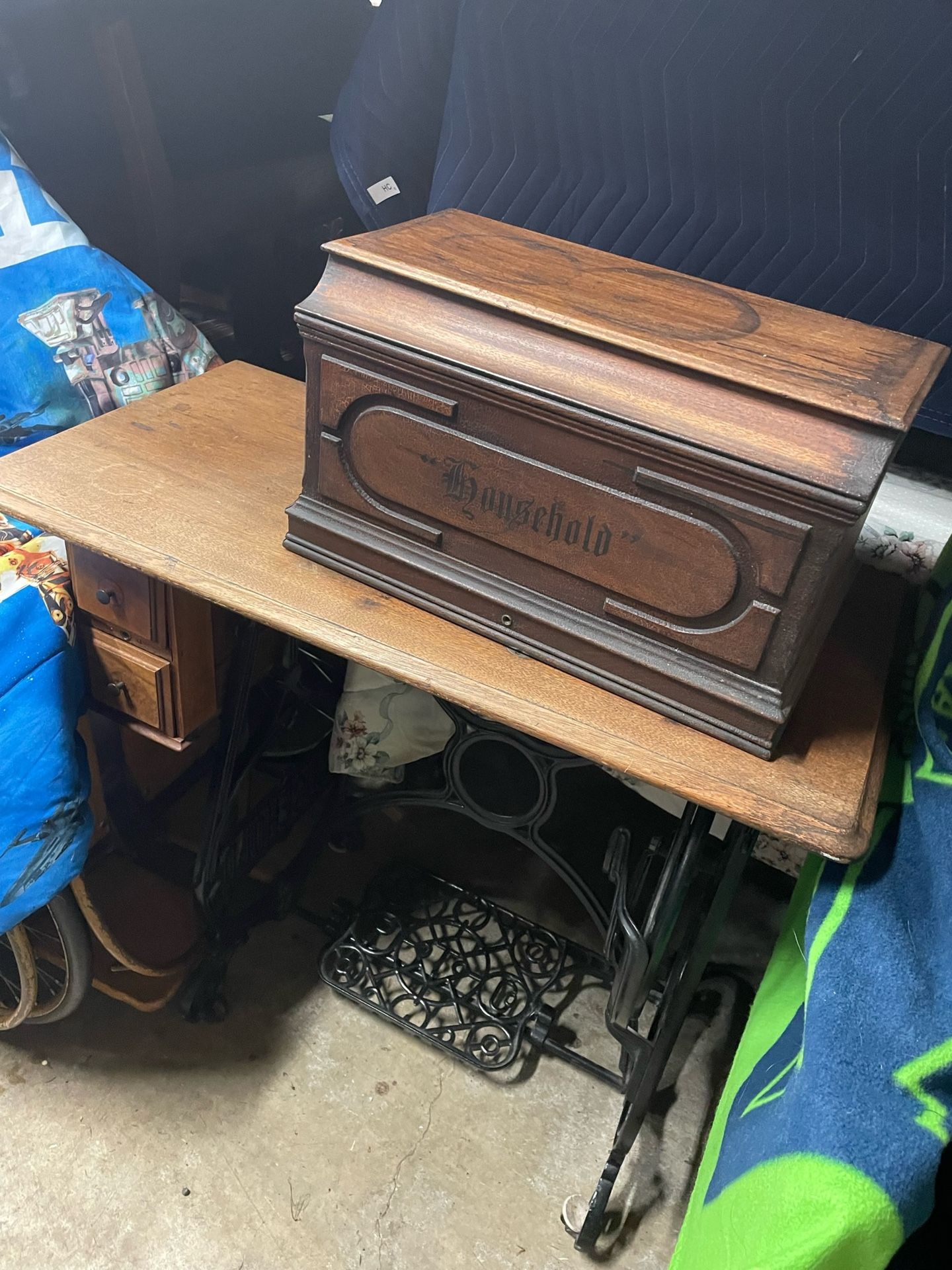 Antique Household Treadle Sewing Machine