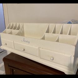 White desk organizer 